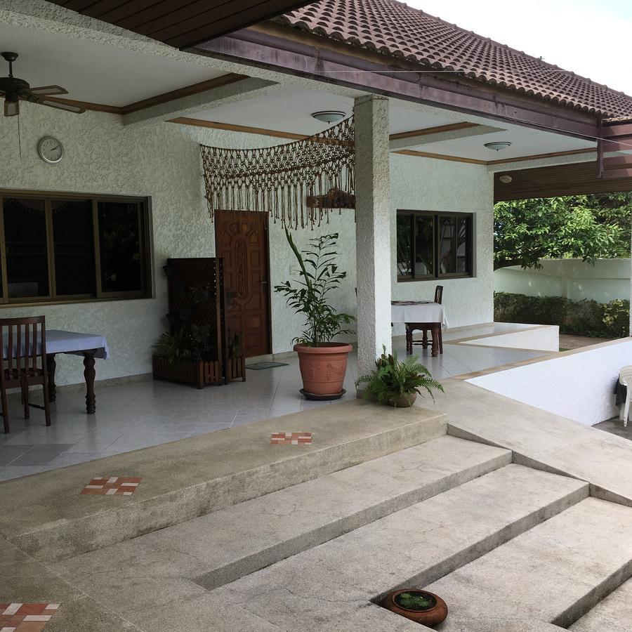 Peaceful Homestay Rawai Bagian luar foto